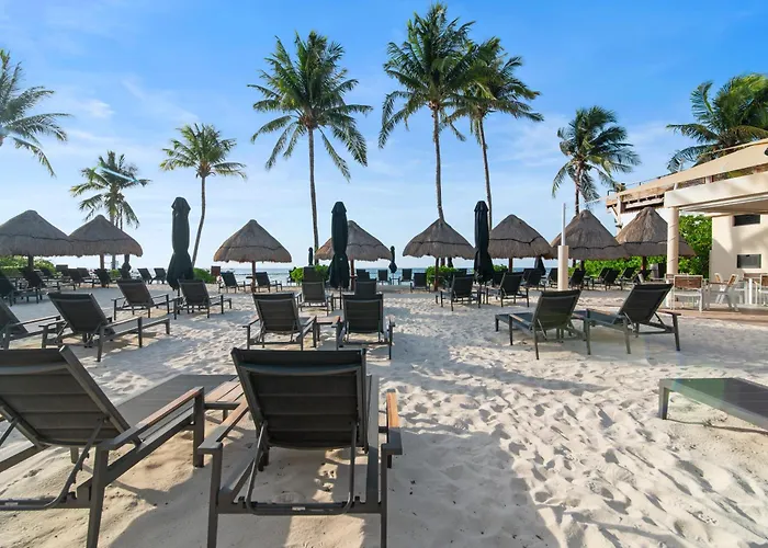 Beachfront Penthouse With Jacuzzi & Club Playa del Carmen