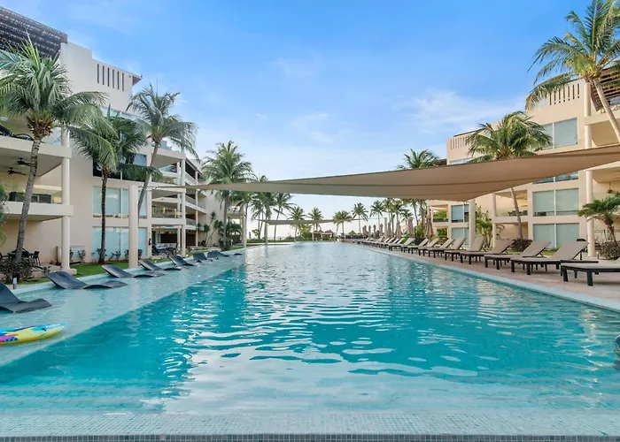 Beachfront Penthouse With Jacuzzi & Club * Playa del Carmen