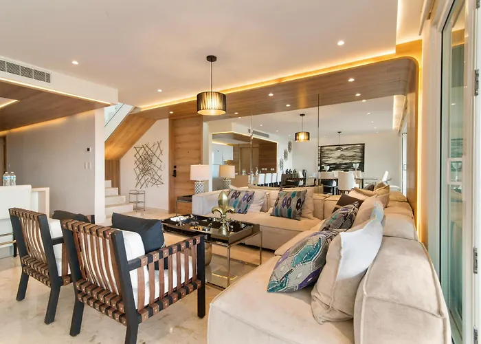 Beachfront Penthouse With Jacuzzi & Club Apartment