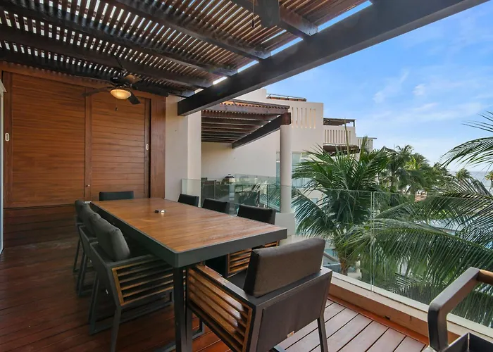 Beachfront Penthouse With Jacuzzi & Club Playa del Carmen