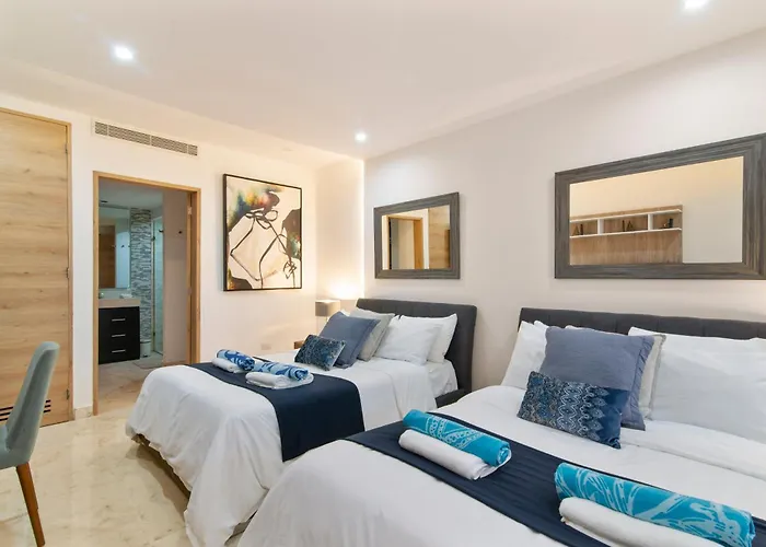 Beachfront Penthouse With Jacuzzi & Club Apartment