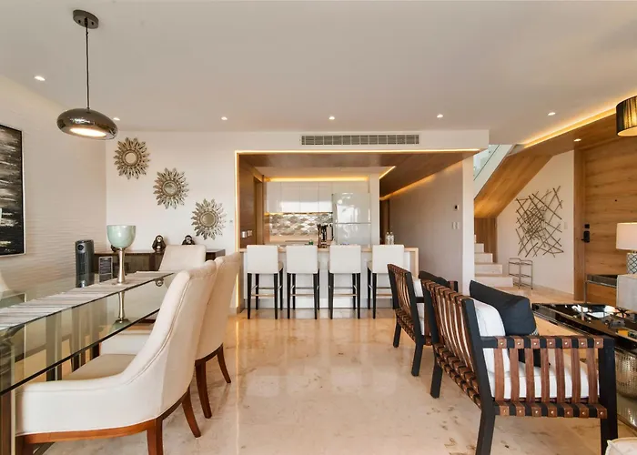 Beachfront Penthouse With Jacuzzi & Club Playa del Carmen