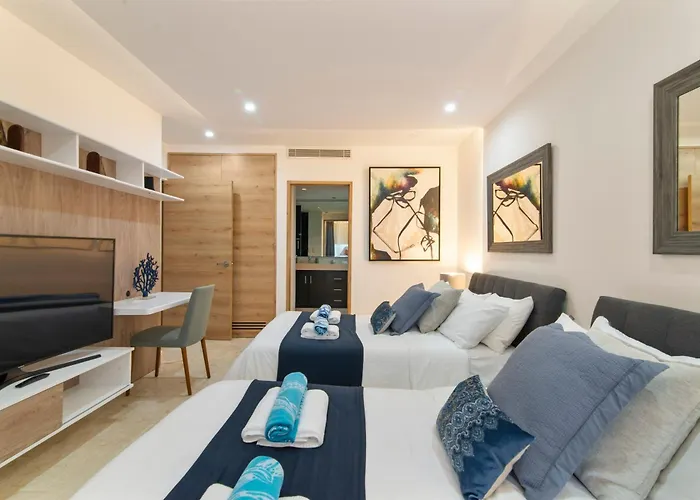 Beachfront Penthouse With Jacuzzi & Club