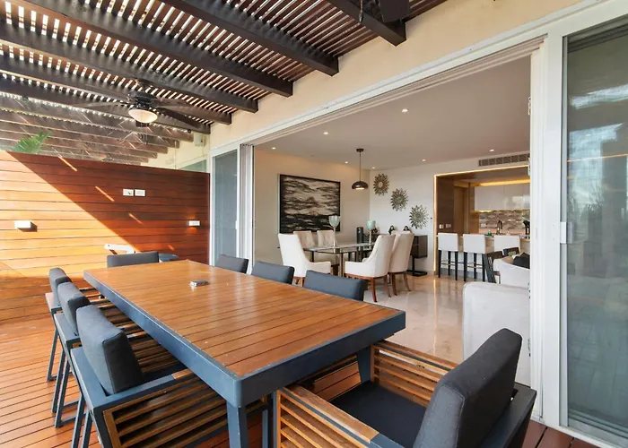 Apartment Beachfront Penthouse With Jacuzzi & Club