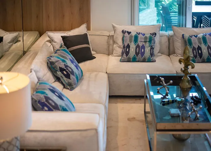 Apartment Beachfront Penthouse With Jacuzzi & Club