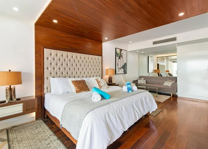 Apartment Beachfront Penthouse With Jacuzzi & Club