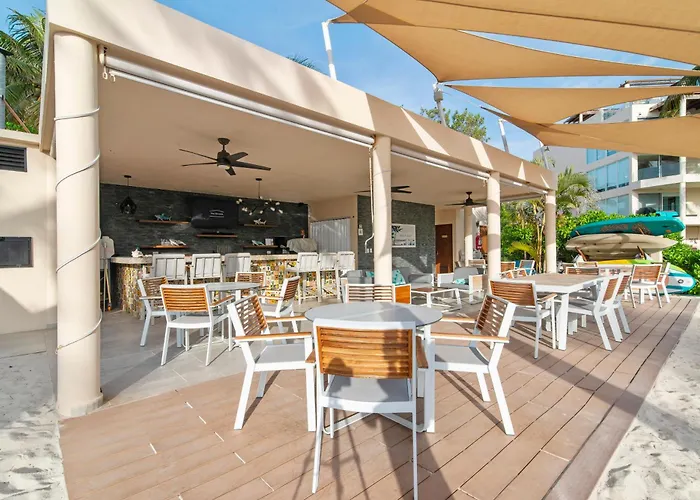 Beachfront Penthouse With Jacuzzi & Club